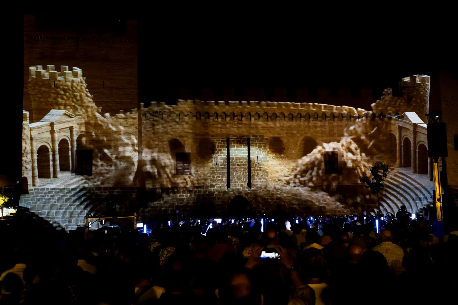 Espectáculo de videomapping Las Luces en la Piedra proyectado sobre el Castillo de Marcilla